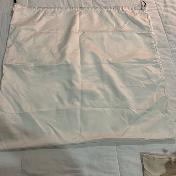 70×57cm Genuine GUCCI large
Dust Bag - Picture 2 of 3
